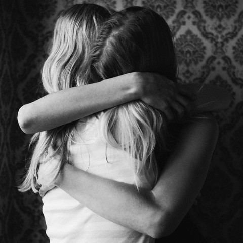 Women hugging --- Image by © Erika Svensson/Corbis
